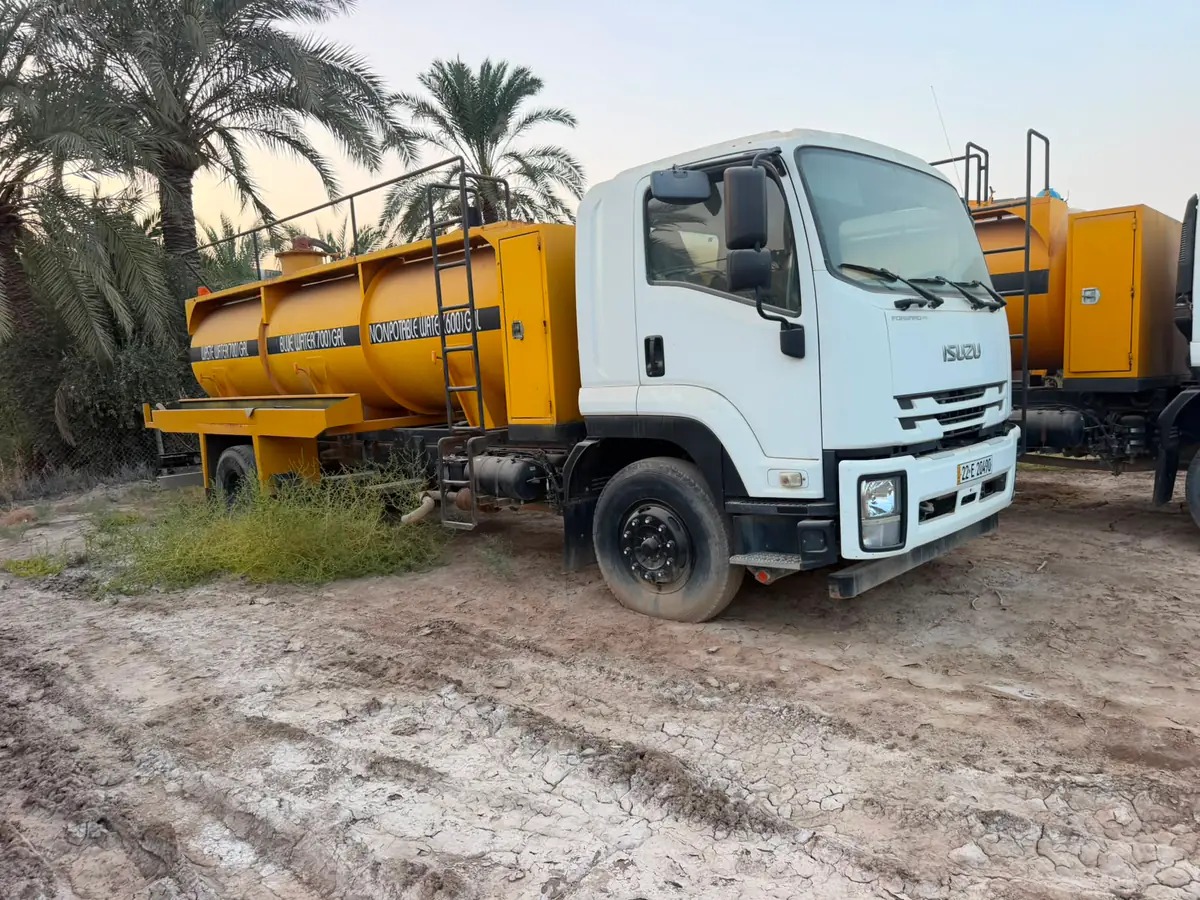 Isuzu Forward water tanker