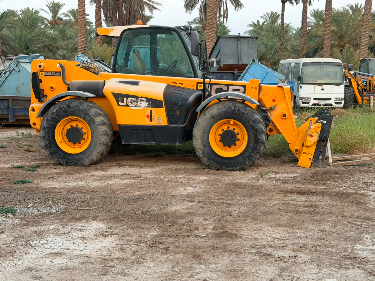 JCB 550-80 telehandler, side view